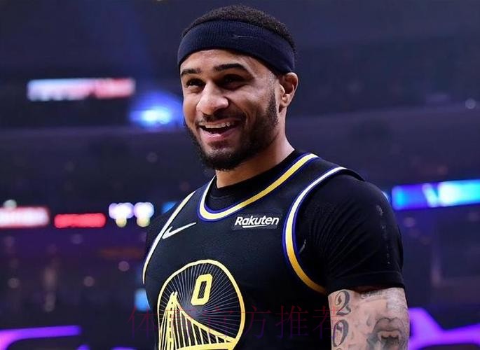 海兰德妙传 里德底角三分应声入网 海兰德妙传 里德底角三分应声入网